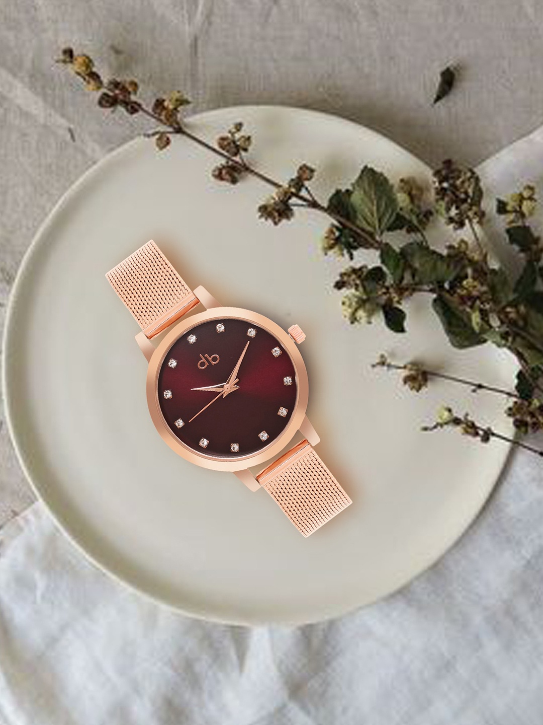 

DressBerry Women Burgundy Embellished Dial & Bracelet Style Straps Analogue Watch DB17-1L