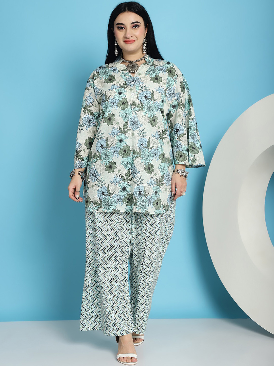 

TAG 7 PLUS Floral Printed Regular Pure Cotton Kurti with Trouser, White
