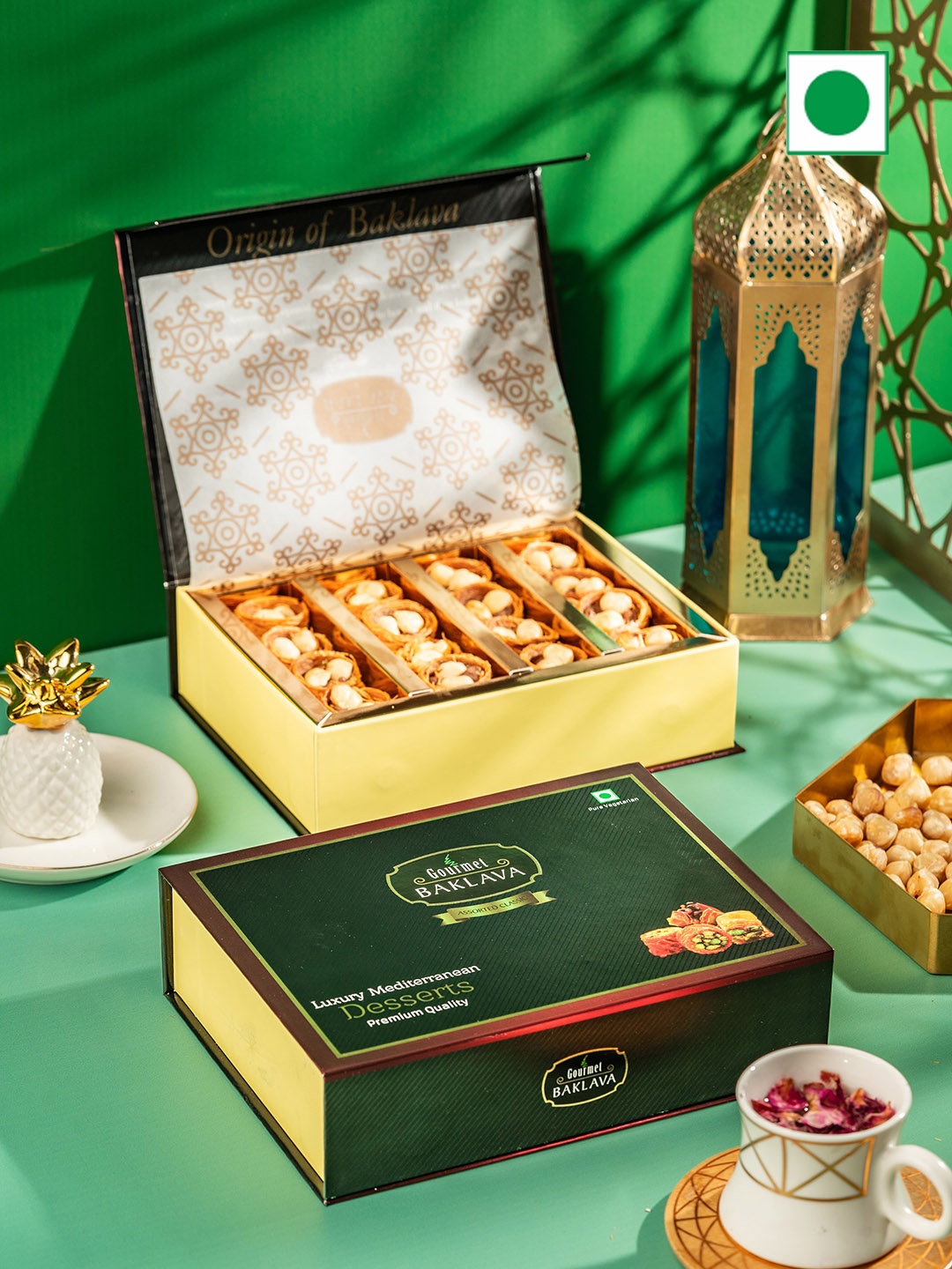 

GourmetBAKLAVA Hazelnut Nest Baklava Gift Box -450g, Black