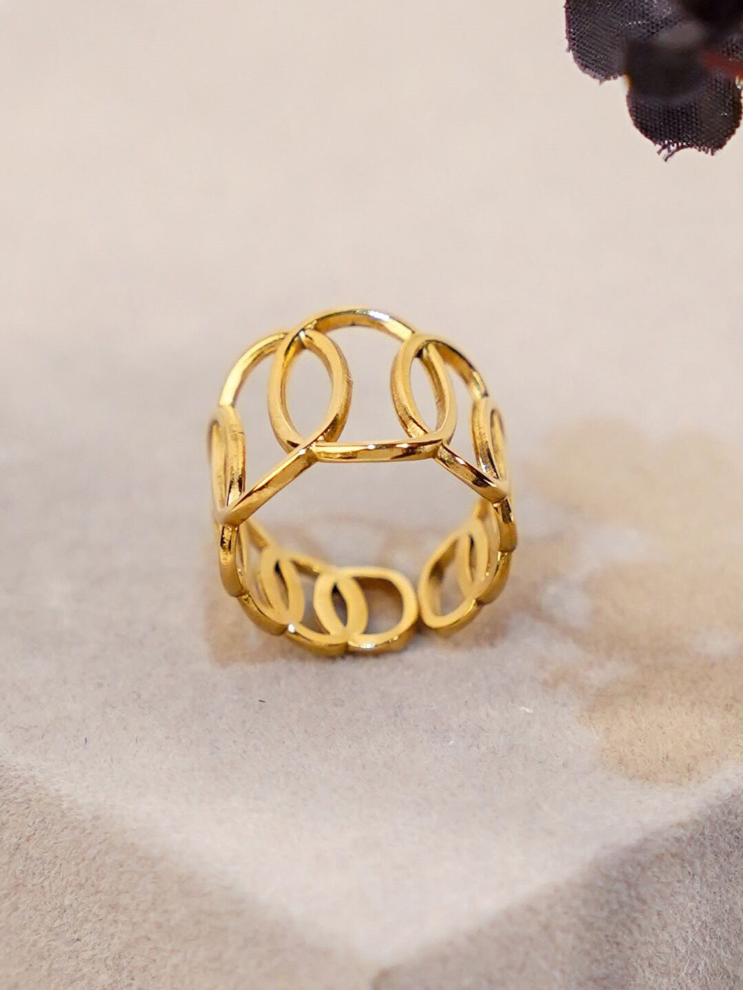 

SWASHAA Gold-Plated Circle-Design Finger Ring