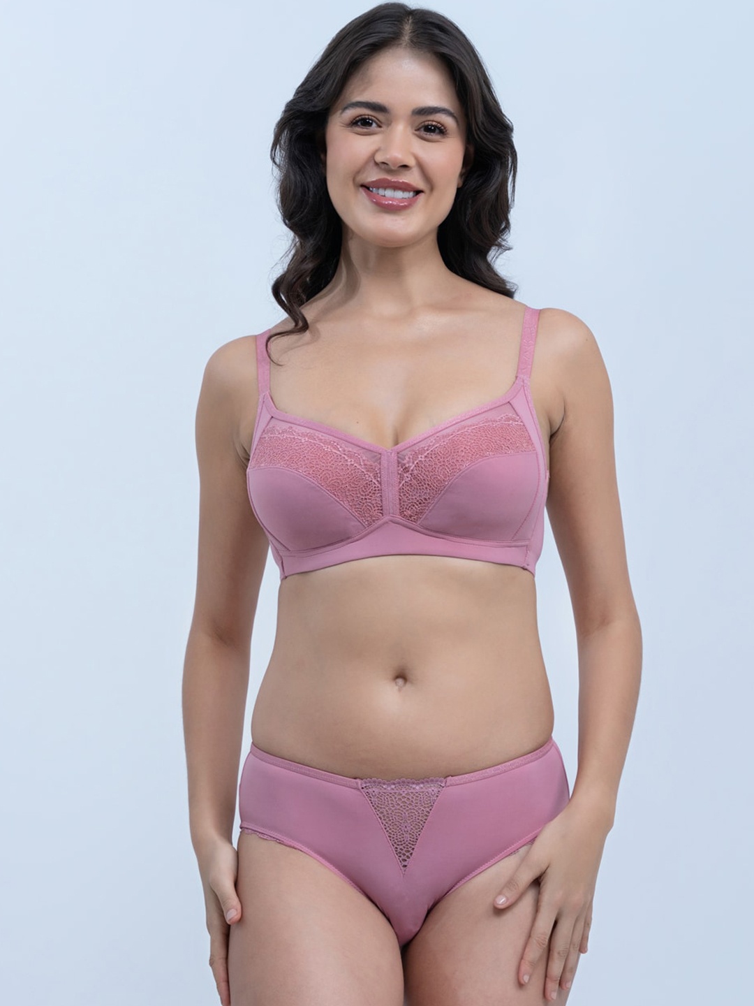 

Soie Self-Design Lacey Non-Padde Non-Wired Lingerie Set, Pink