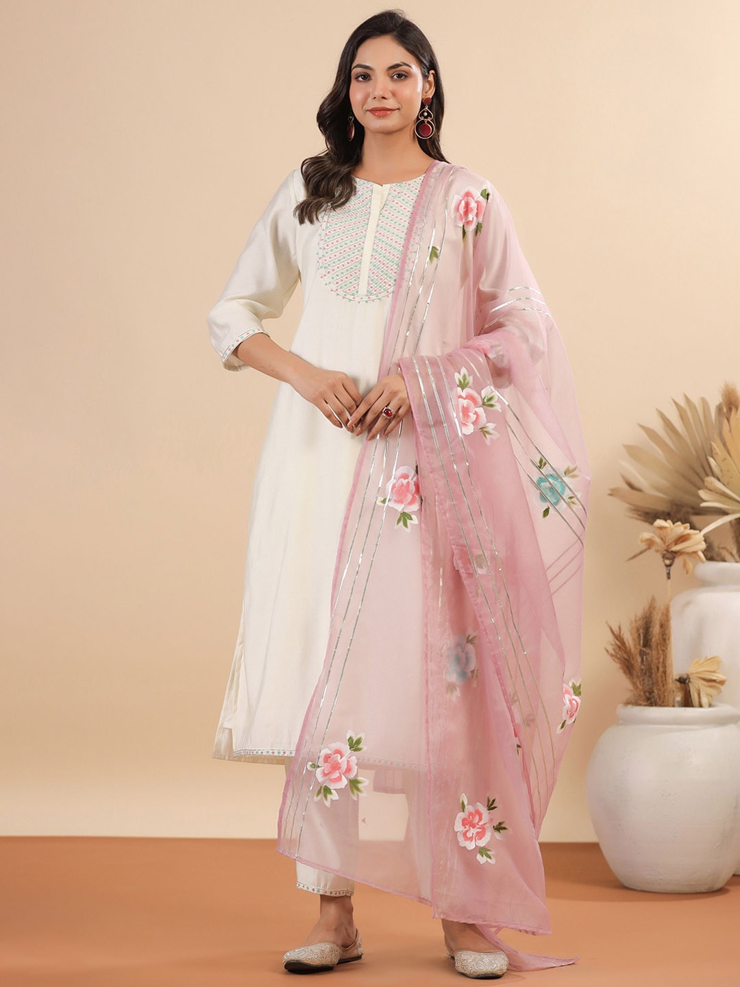 

mirari Floral Yoke Design Round Neck Three-Quarter Sleeves Kurta Set, White