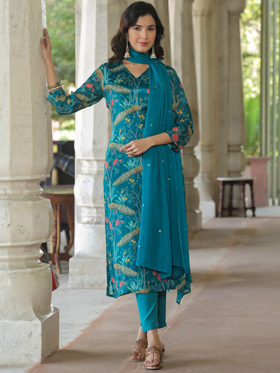 

GoSriKi Floral Printed Regular Kurta with Trouser & Dupatta, Turquoise blue