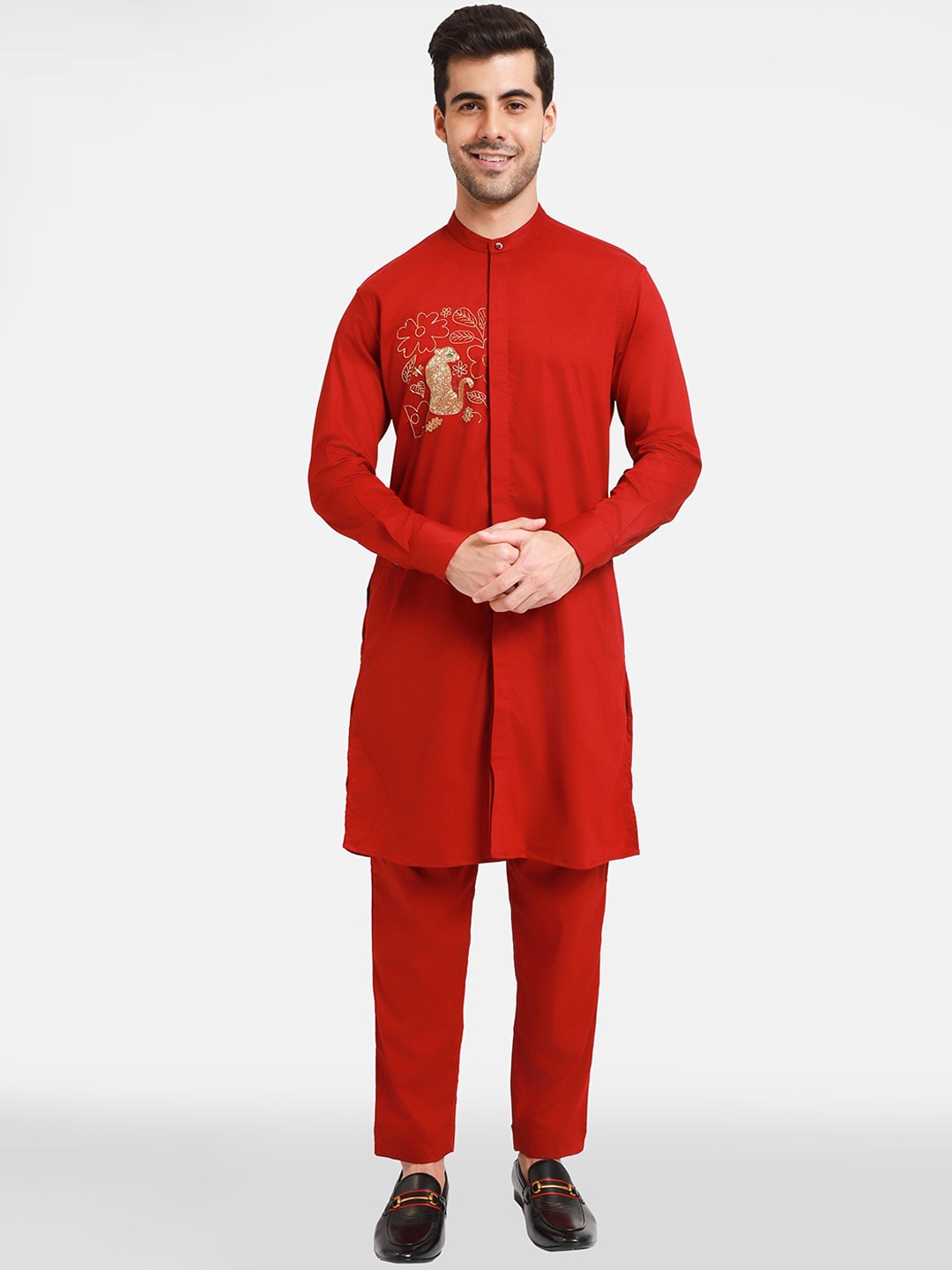 

Komal Kothari Floral Embroidered Mandarin Collar Pure Cotton Straight Kurta & Pyjama, Red