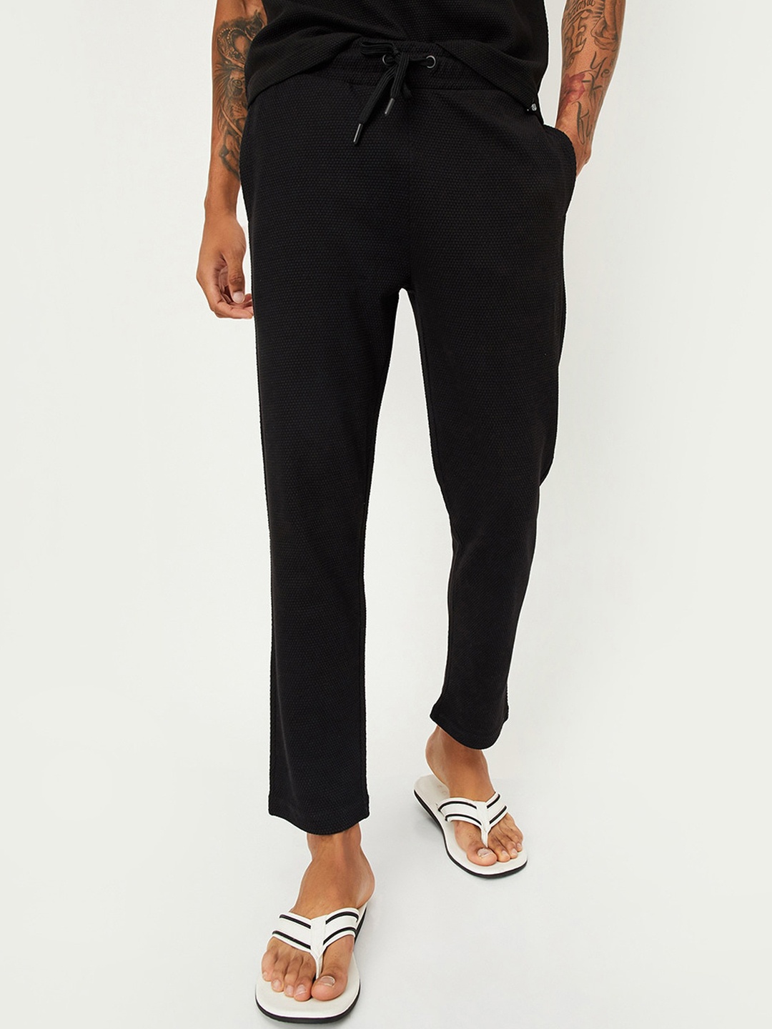 

max Mid Rise Regular Trousers, Black