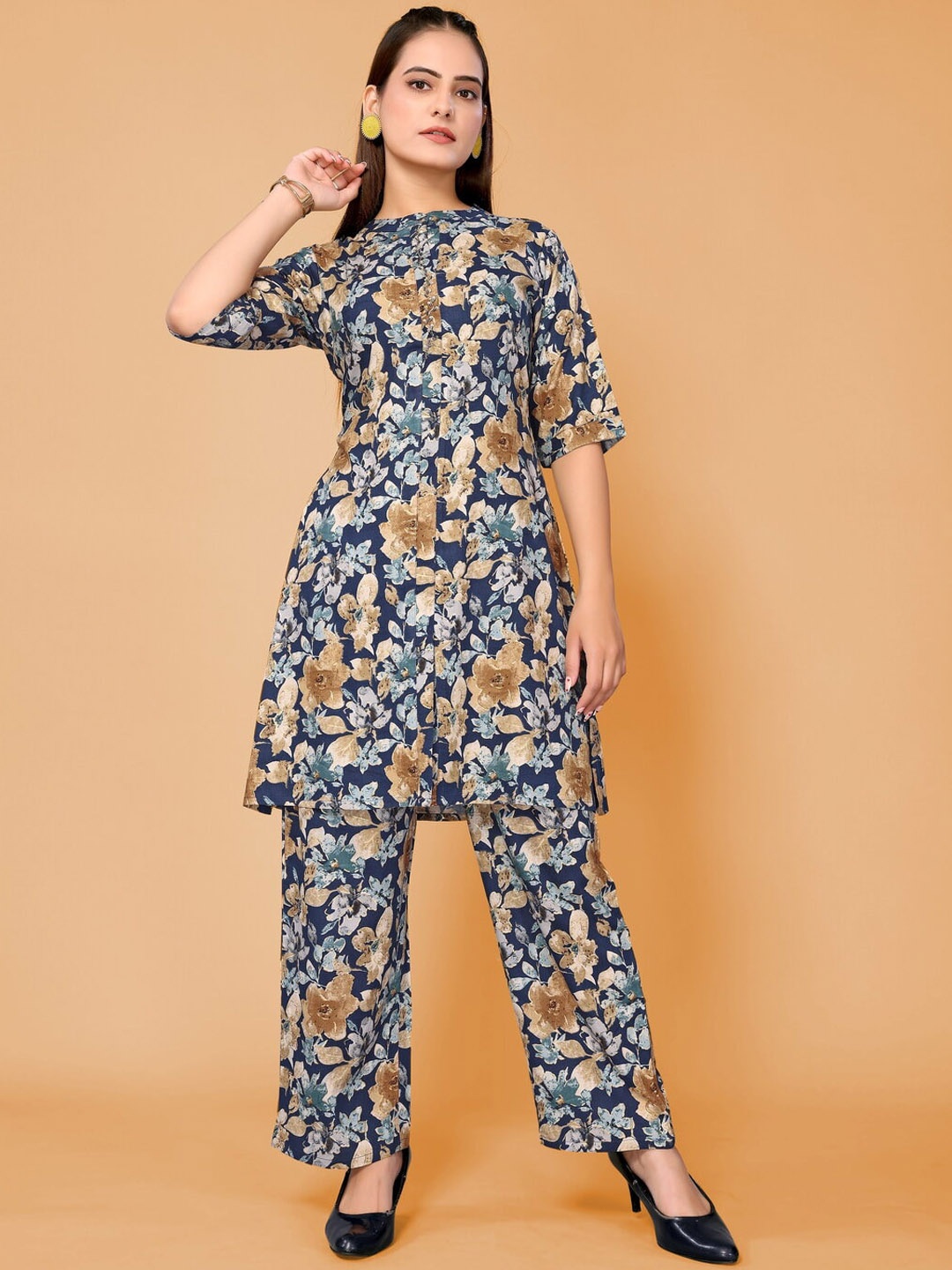 

SUNDARNAARI Floral Printed Mandarin Collar Tunic & Trouser, Navy blue