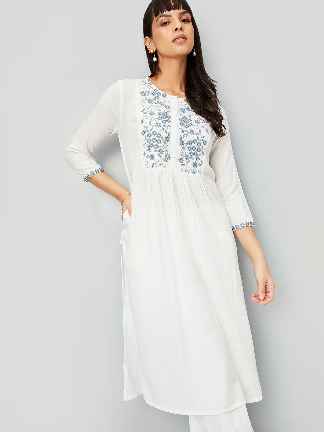 

max Floral Round Nek Regular Sleeves Embroidered Kurta, Off white
