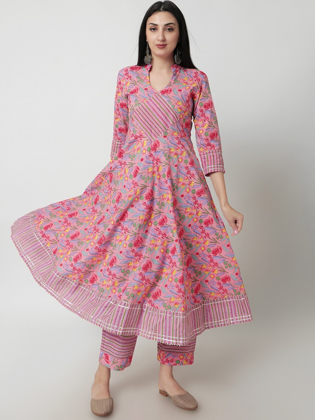 

JANAKDULARI CREATION Floral Printed Regular Gotta Patti Pure Cotton Anarkali Kurta Set, Peach