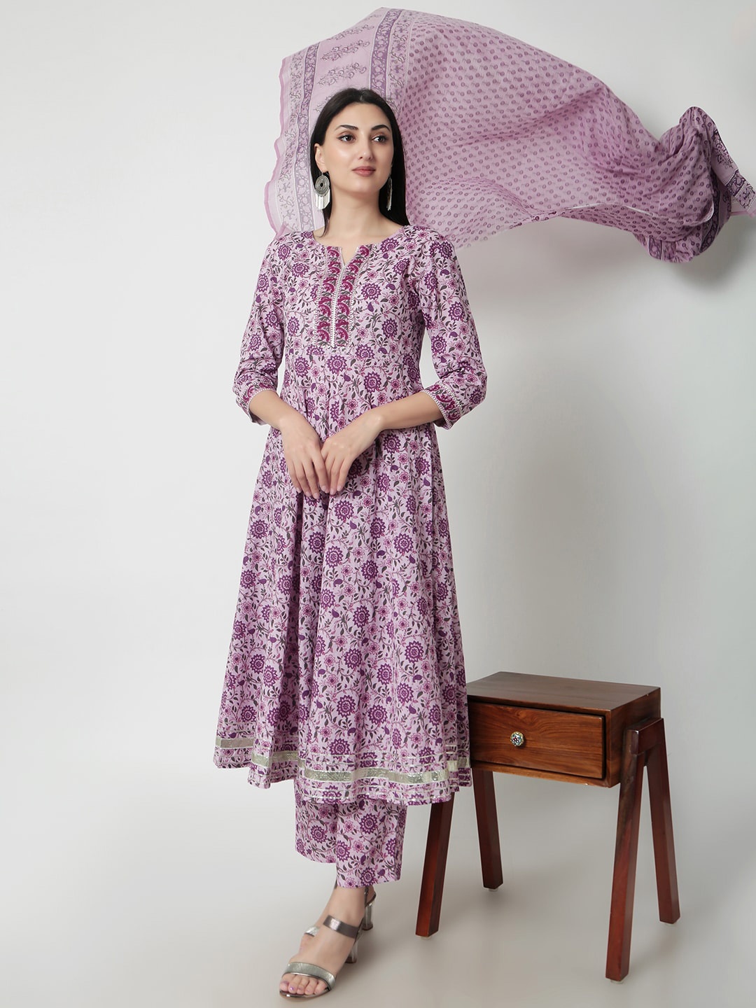 

JANAKDULARI CREATION Floral Printed Regular Gotta Patti Pure Cotton Anarkali Kurta Set, Purple