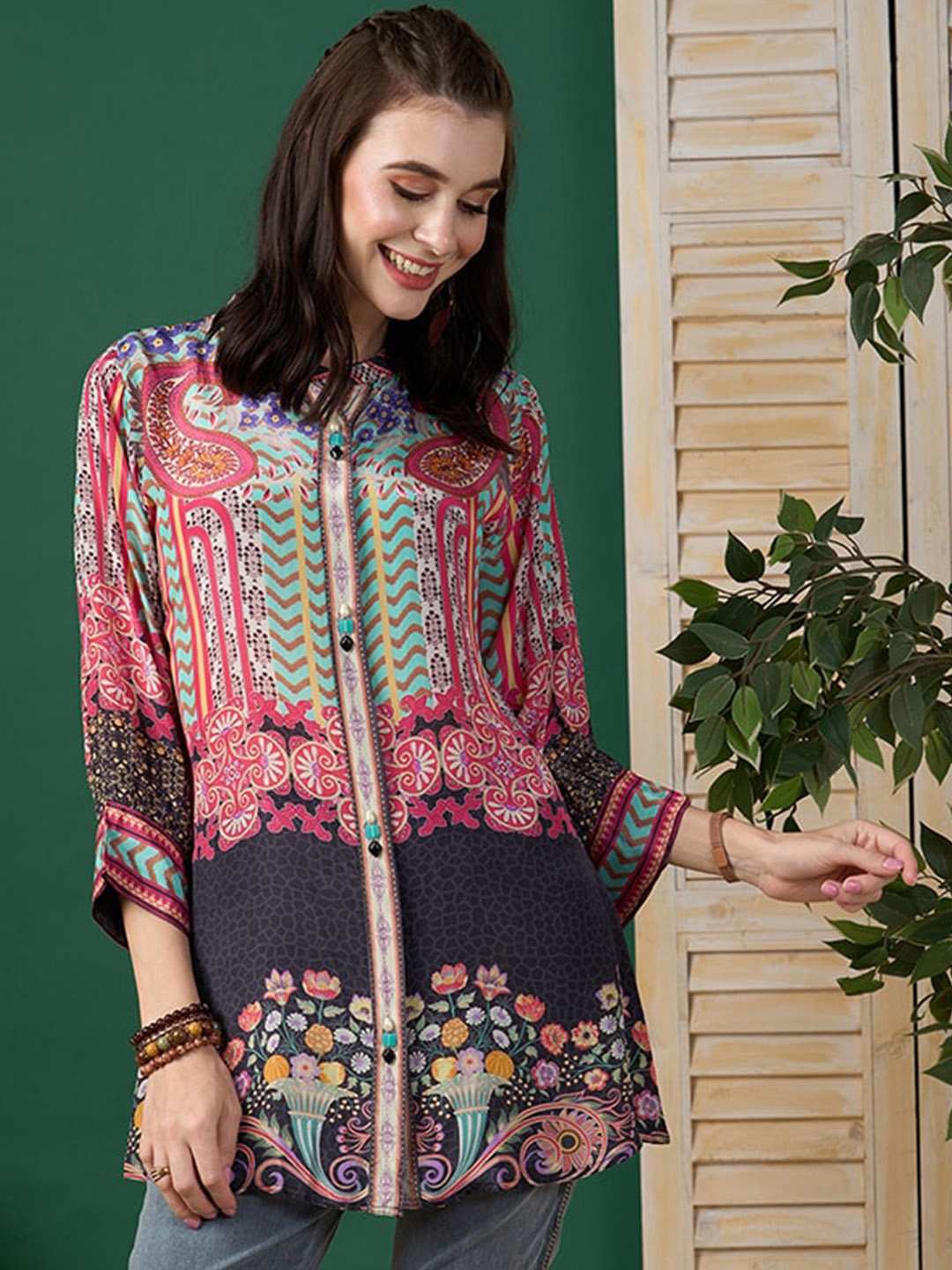 

ODETTE Floral Printed Mandarin Collar Crepe Straight Kurti, Pink