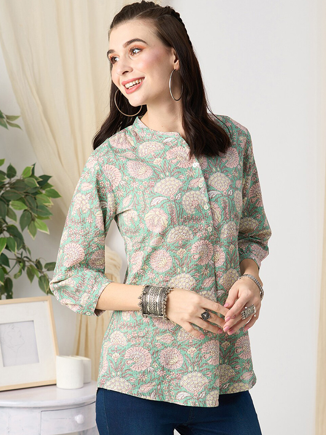

ODETTE Mandarin Collar Cotton Floral Printed Kurta, Green