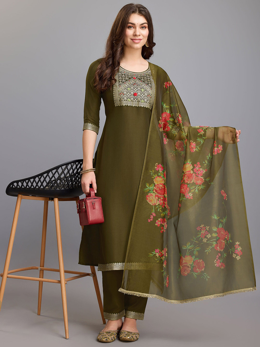 

MOJILAA Geometric Embroidered Thread Work Straight Kurta with Trousers & Dupatta, Green