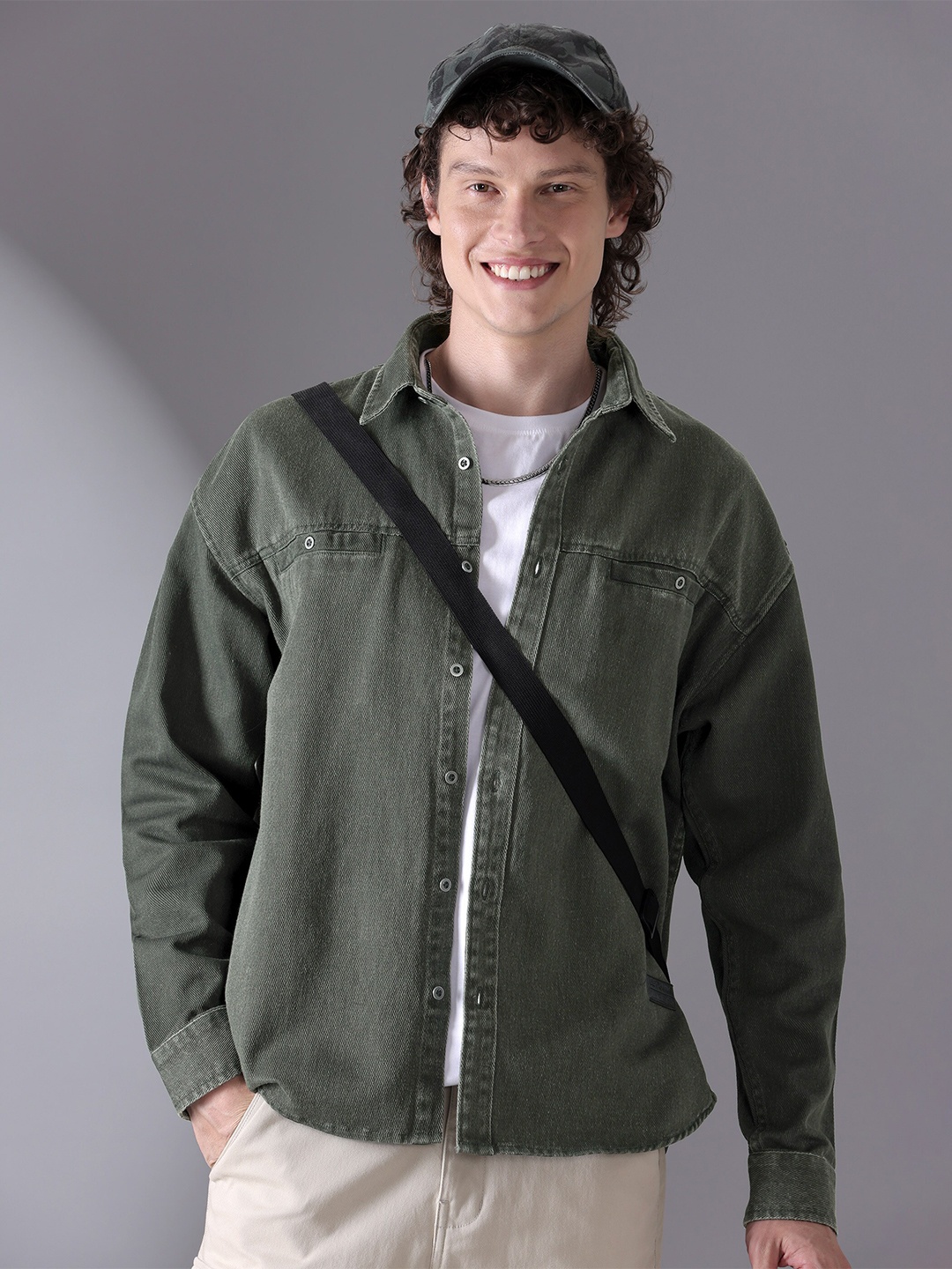 

Beyoung Regular Fit Spread Collar Cotton Casual Shirt, Green