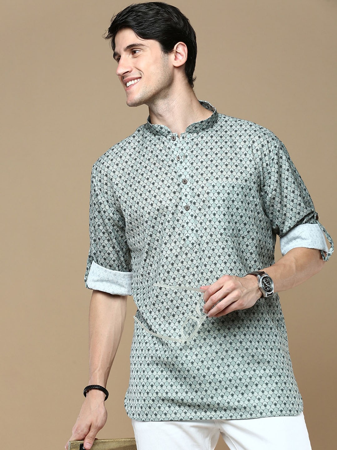 

Anouk Green Abstract Printed Mandarin Collar Roll-Up Sleeves Straight Short Kurta
