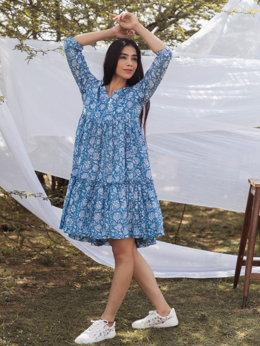 

Mera Rang Floral Printed V-Neck Three-Quarter Sleeves Pinafore Cotton Dress, Blue