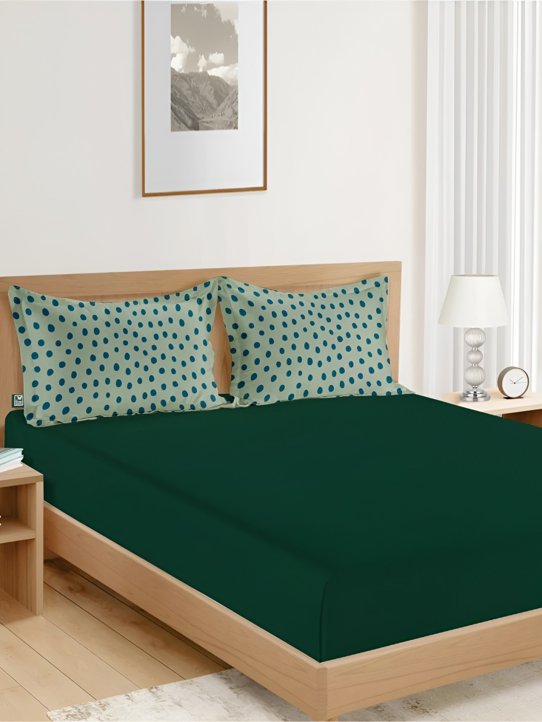 

THE WOOD WHITE Green 250 TC Double Queen Bedsheet With 2 Pillow Cover