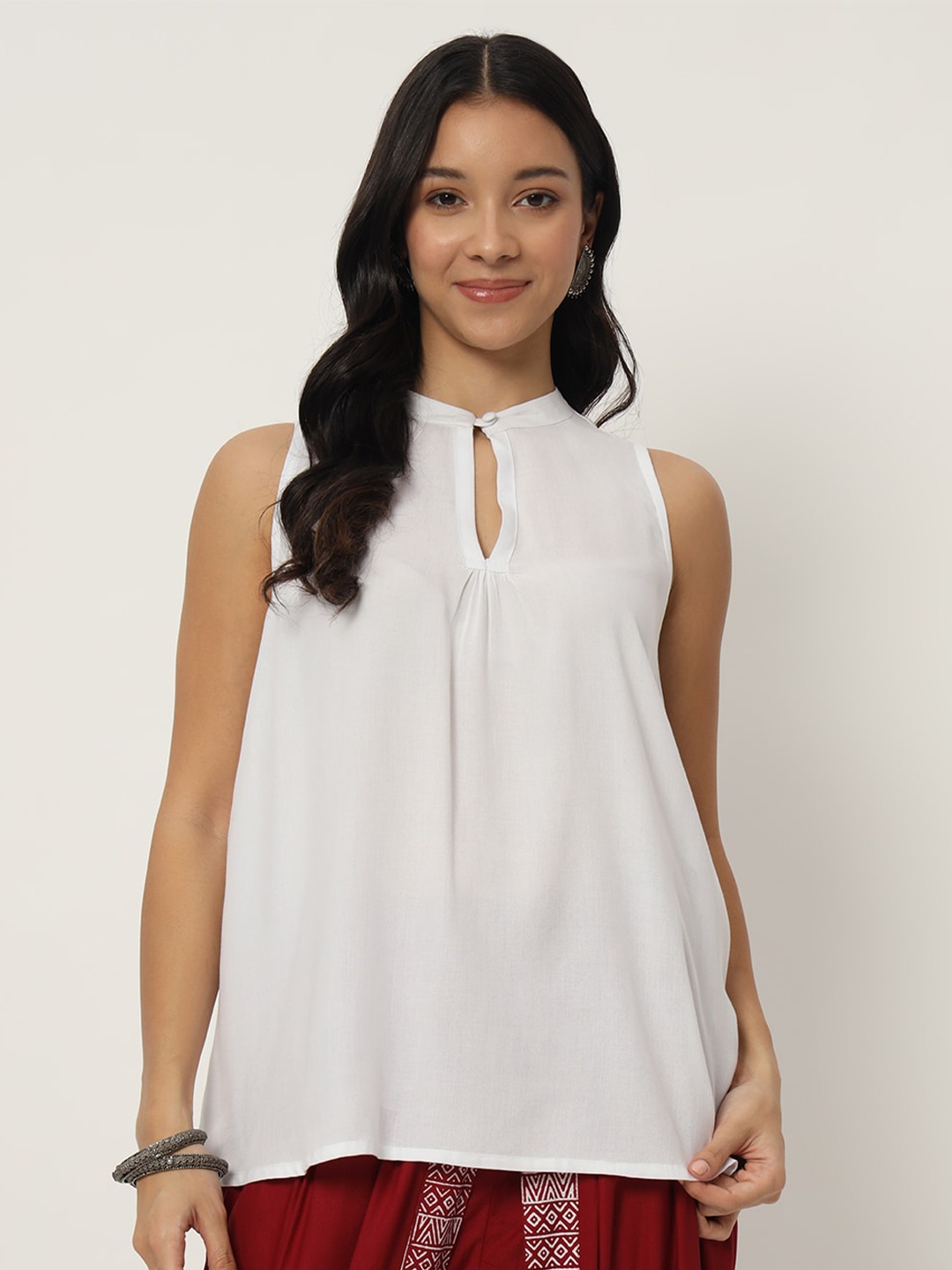 

9rasa Keyhole Neck Top, White