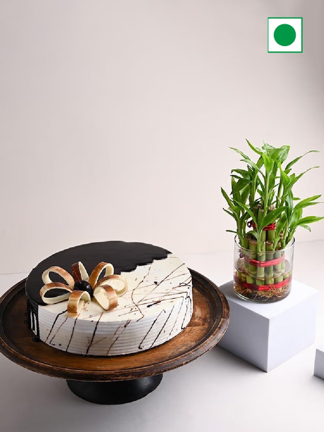 

Floweraura Live Bamboo Plant Choco Vanilla Flavour Round Shape Cake-500g, Brown