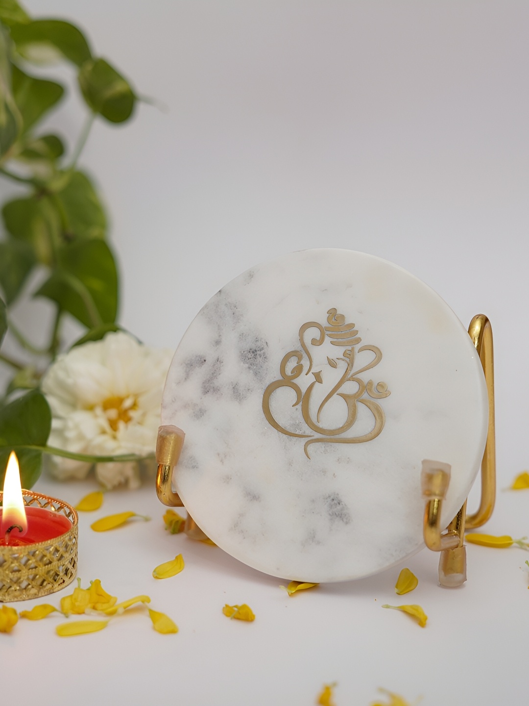 

HOMEARTE White Ganesha Marble with Metal Holder Religious Idol Showpiece