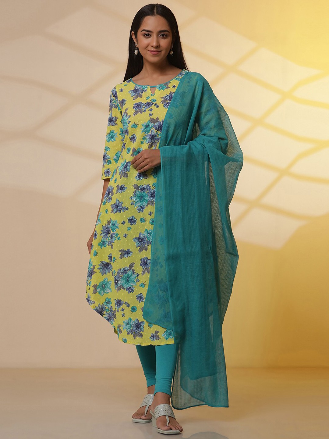 

AURELIA Floral Printed Keyhole Neck A-Line Pure Cotton Kurta With Leggings & Dupatta, Green