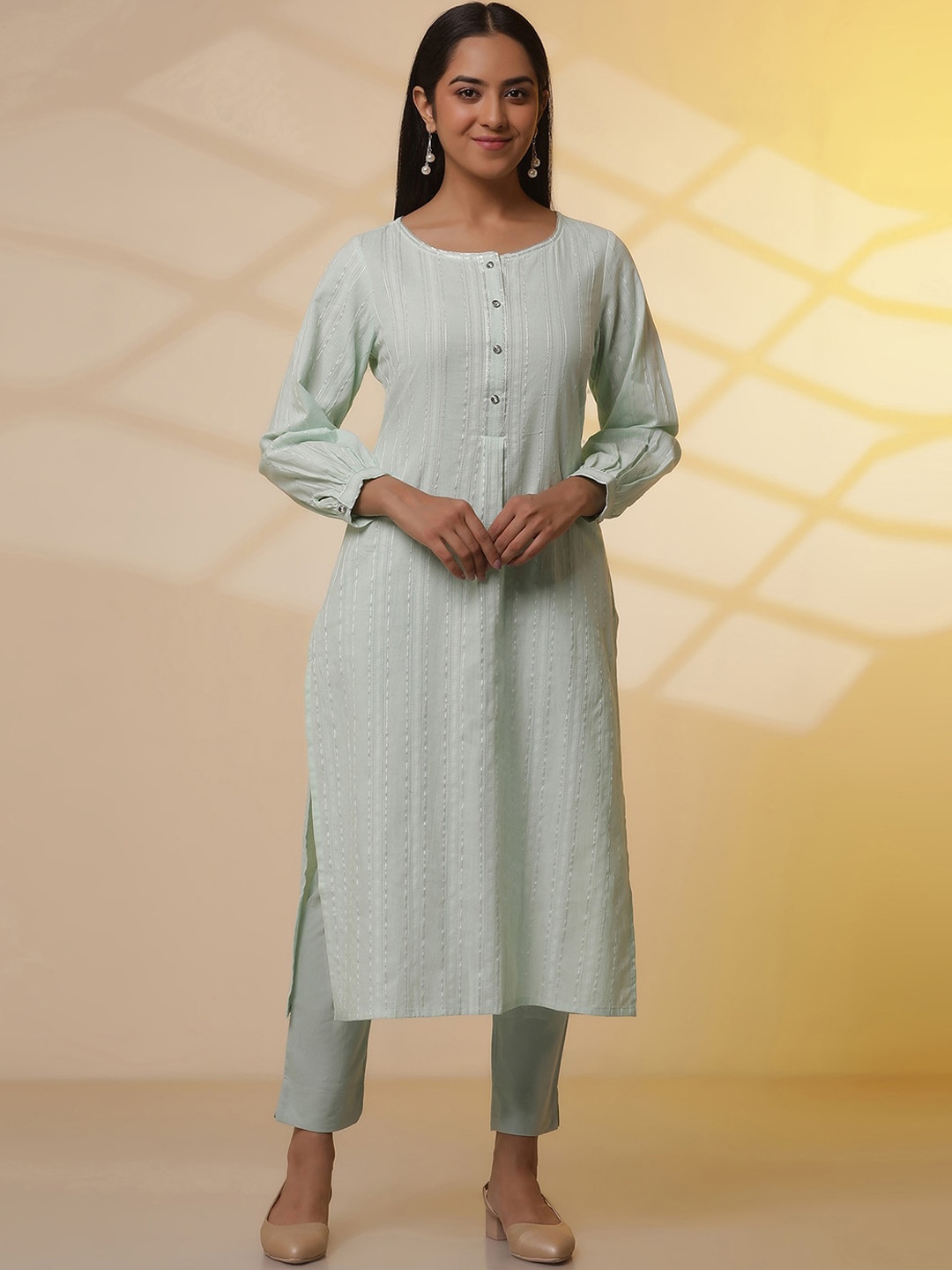 

AURELIA Striped Round Neck Cuffed sleeves Regular Straight Zari Kurta with Trousers, Green