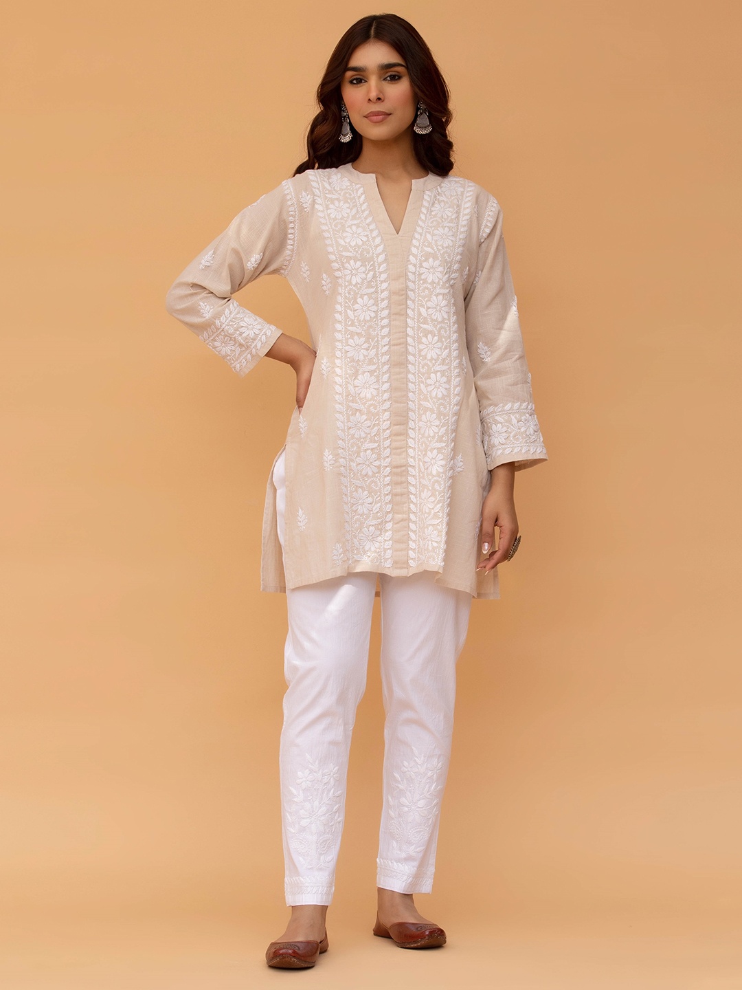 

HOUSE OF KARI Ethnic Motifs Chikankari Short kurta, Beige