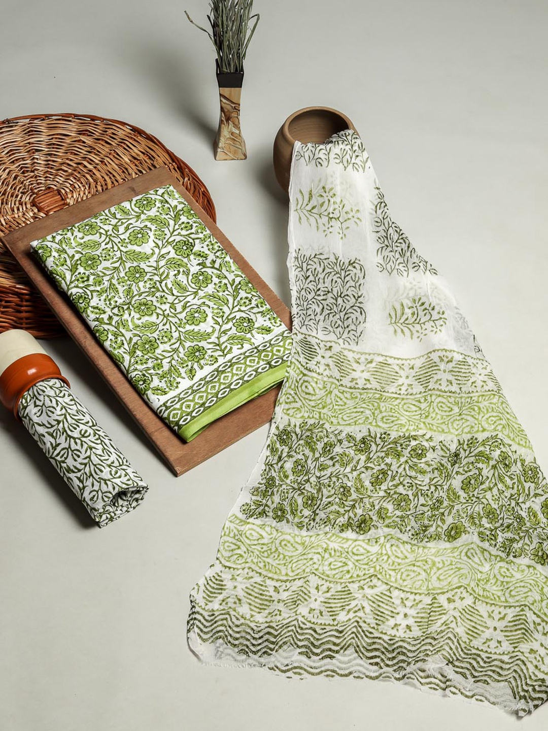 

Kishori Sarees Floral Printed Pure Cotton Unstitched Dress Material, Green