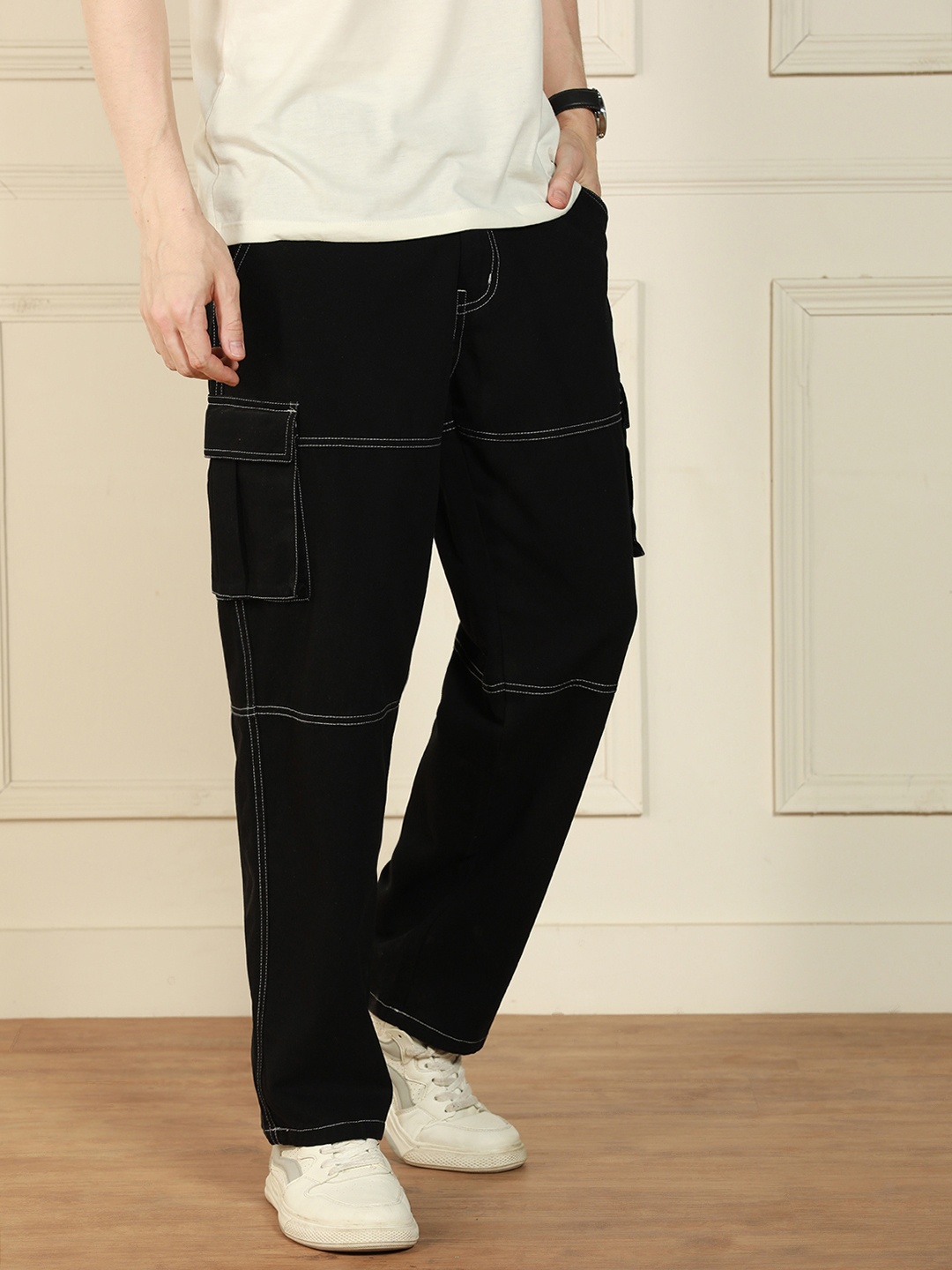 

Dennis Lingo Men Mid-Rise Cotton Loose Fit Cargos Trouser, Black
