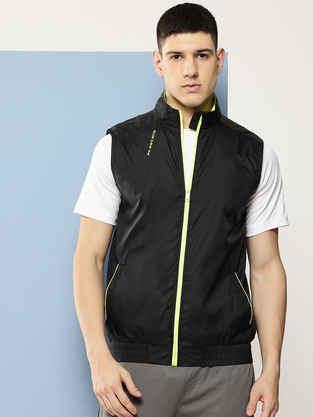

Slazenger Sleeveless Sporty Jacket, Black