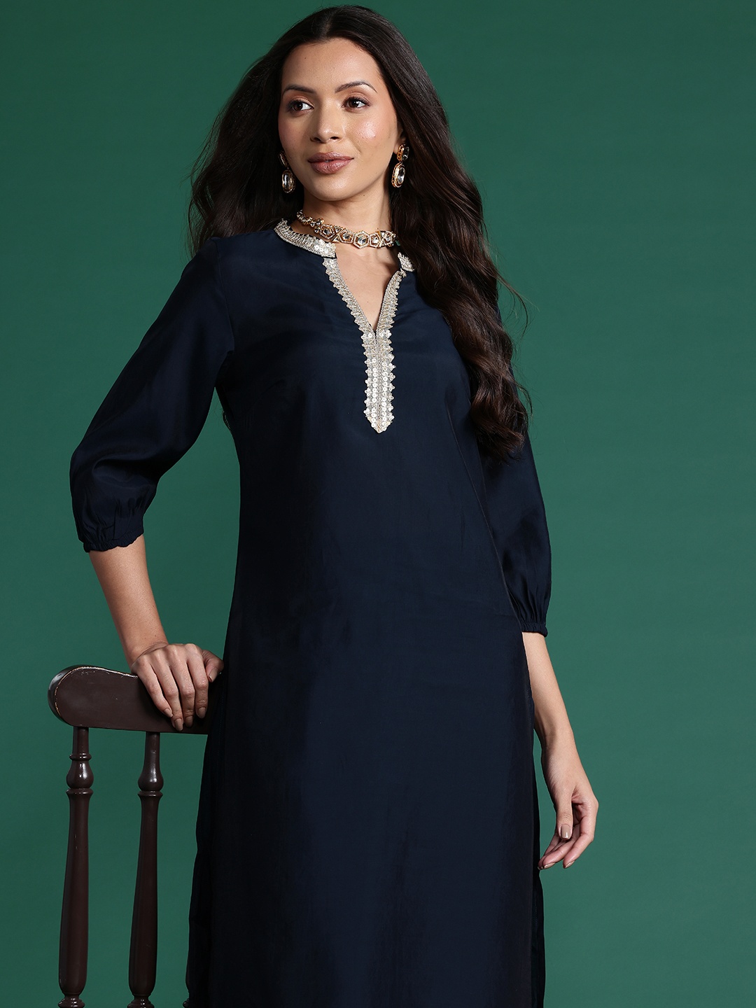 

Sangria Sequinned Kurta with Trousers, Navy blue