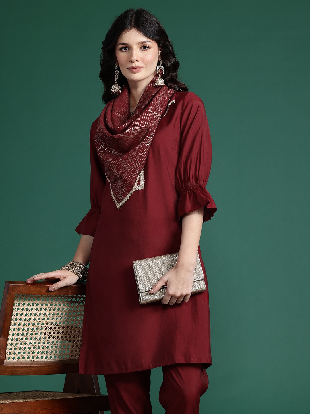 

Sangria Sequinned Kurta with Trousers & Foil Printed Scarf, Maroon