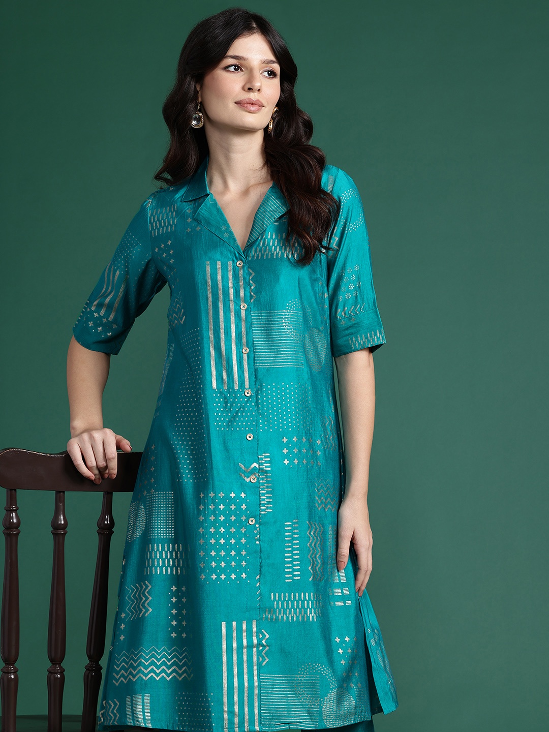 

Sangria Foil Printed Straight Kurta with Trousers, Teal