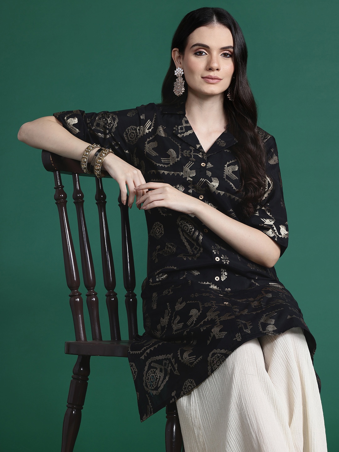 

Sangria Ethnic Motifs Foil Printed Straight Kurta, Black