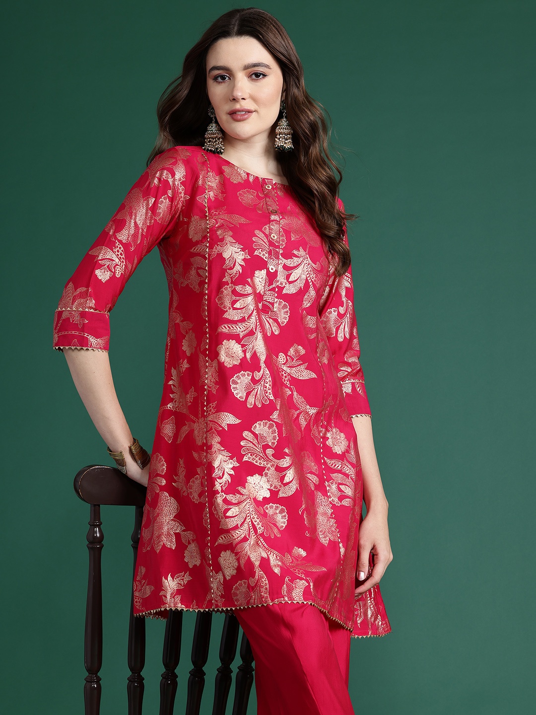 

Sangria Foil Printed Panelled Kurta with Trousers, Fuchsia