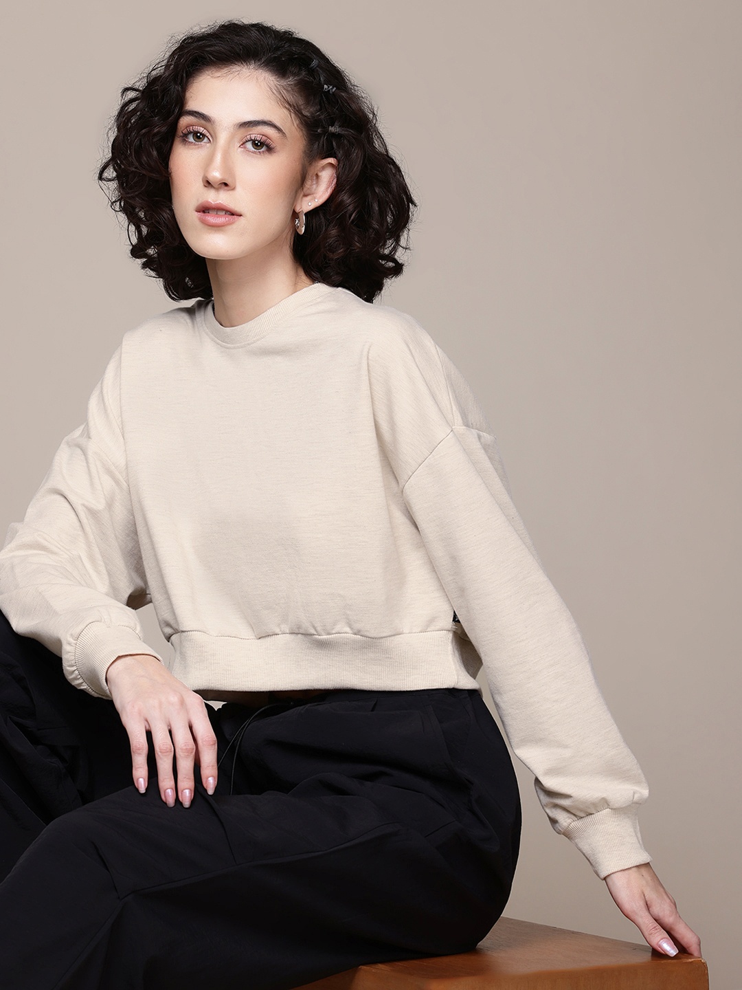 

The Roadster Lifestyle Co. Women Crop Sweatshirt, Off white