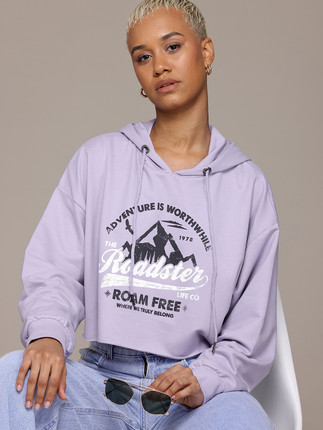 

The Roadster Lifestyle Co. Women Printed Hooded Crop Sweatshirt, Lavender