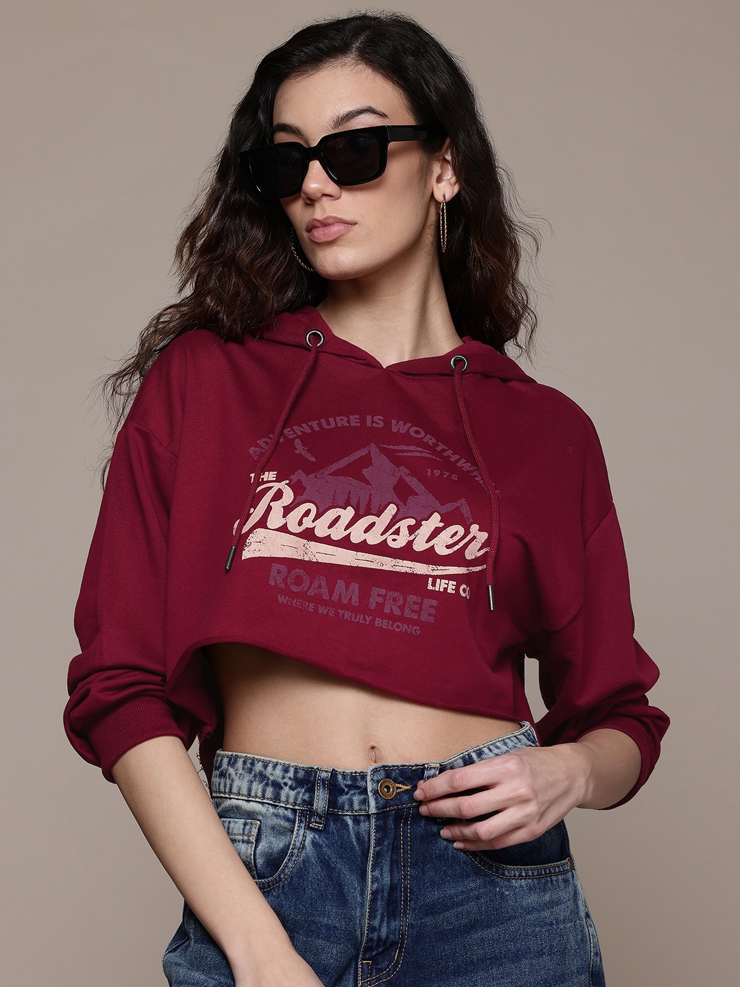 

The Roadster Lifestyle Co. Printed Hooded Crop Sweatshirt, Maroon