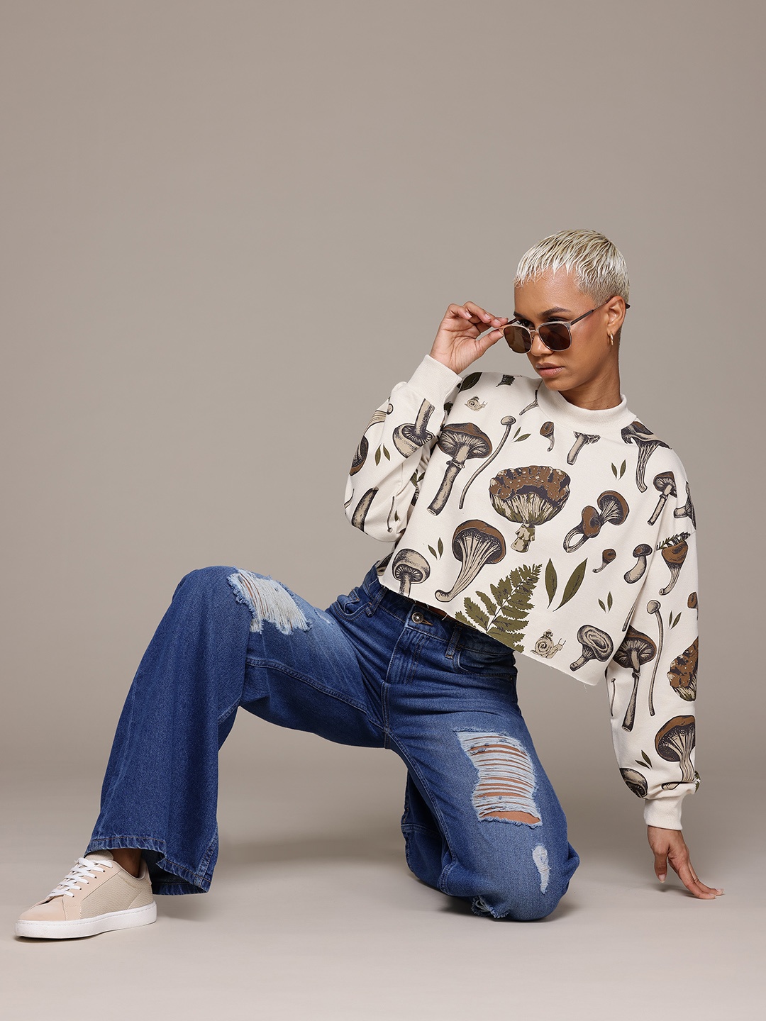 

The Roadster Lifestyle Co. Women Printed Crop Sweatshirt, White
