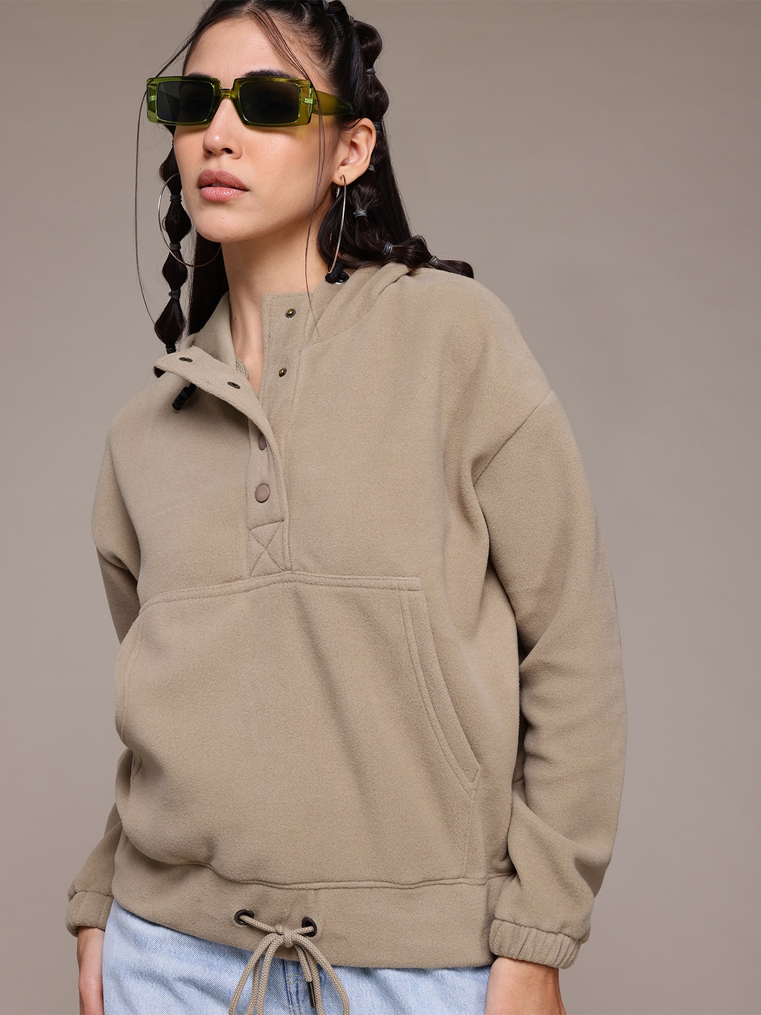 

The Roadster Lifestyle Co. Long Sleeves Hooded Sweatshirt, Taupe