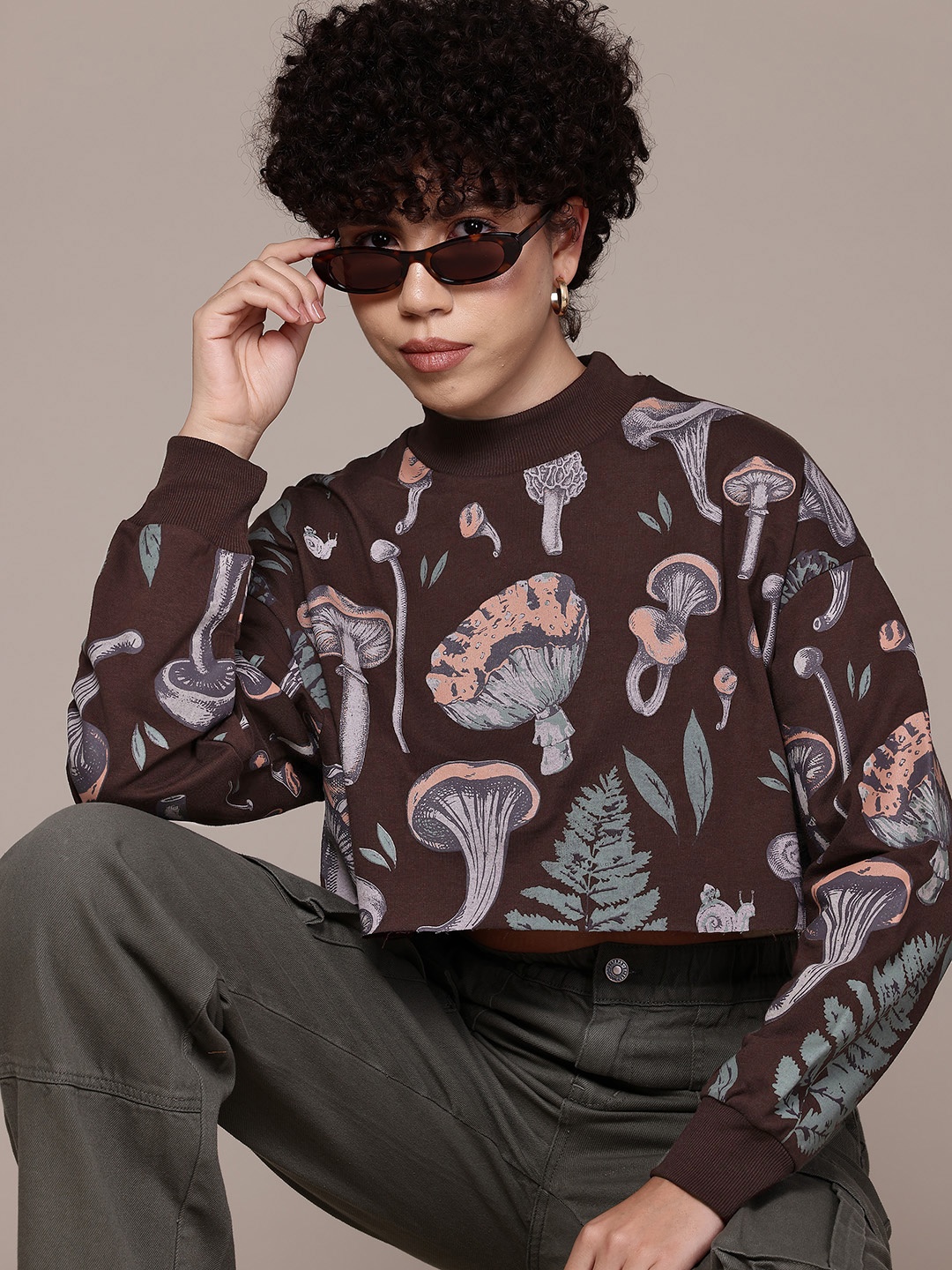 

The Roadster Lifestyle Co. Women Printed Crop Sweatshirt, Brown