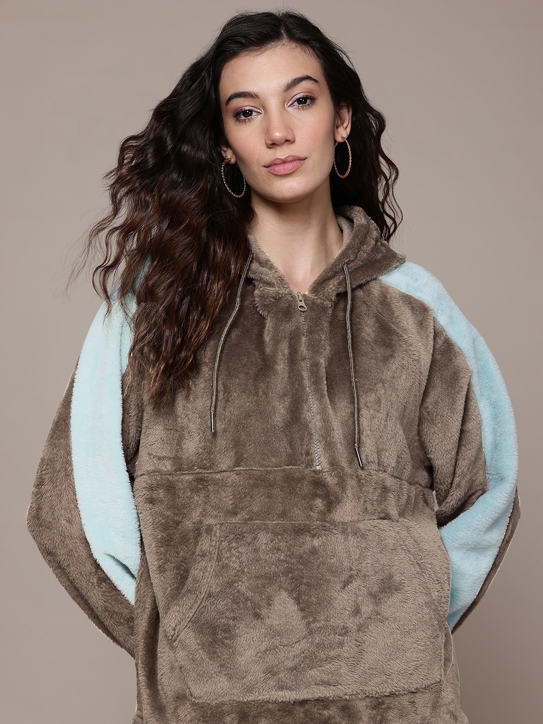 

The Roadster Lifestyle Co. Hooded Colourblocked Detail Fleece Sweatshirt, Brown
