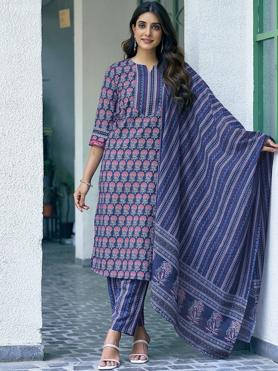 

SKYLEE Floral Printed Gotta Patti Kurta With Trousers & Dupatta, Navy blue