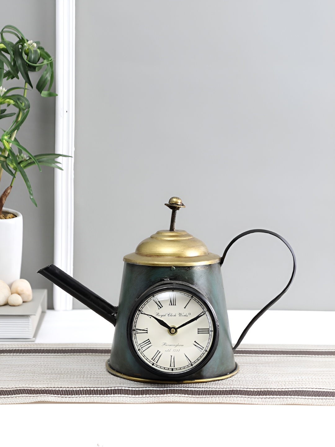 

Aura Blue & Brown Quirky Vintage Round Shaped Metal Table Clock