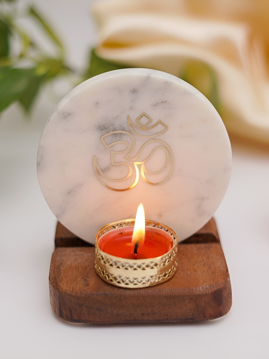 

HOMEARTE White & Brown Wood Candle Holder