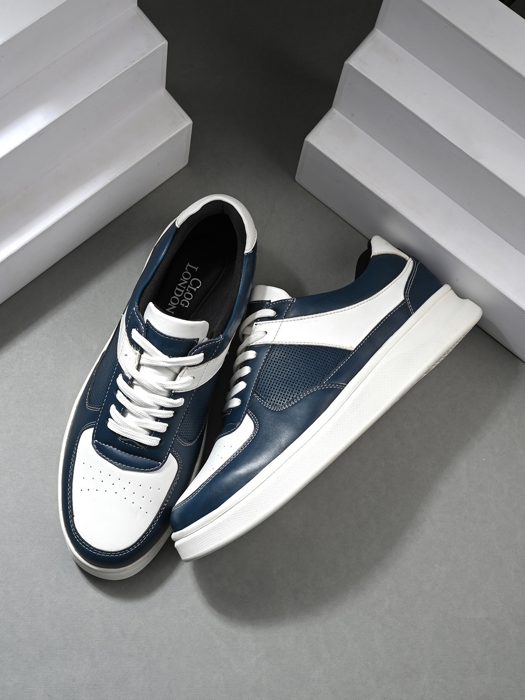 

CLOG LONDON Men Colourblocked Sneakers, Blue