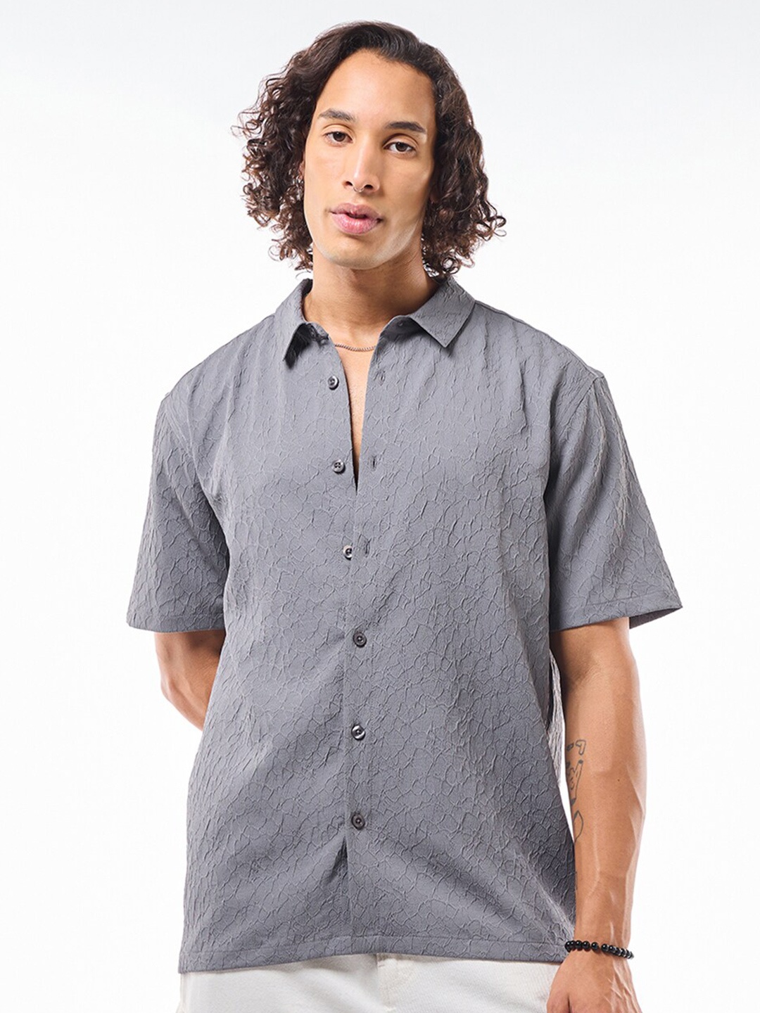 

Bewakoof Oversized Textured Spread Collar Casual Shirt, Grey