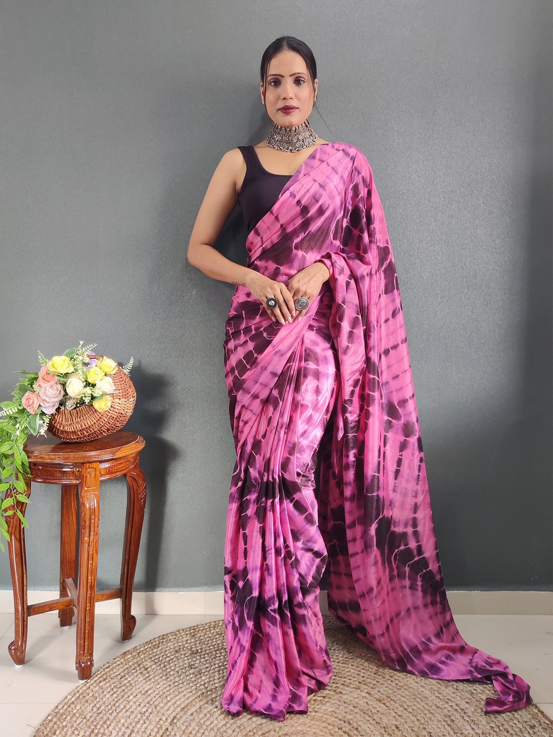 

AWRIYA Women Tie and Dye Pure Chiffon Saree With Blouse Piece, Magenta