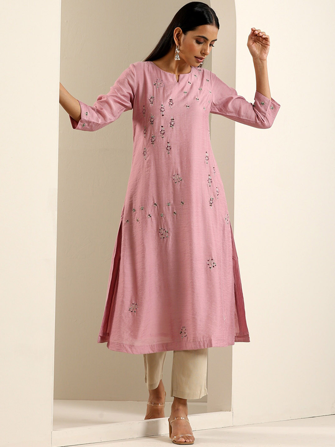 

trueBrowns Sequinned Notched Neck Straight Kurta, Pink