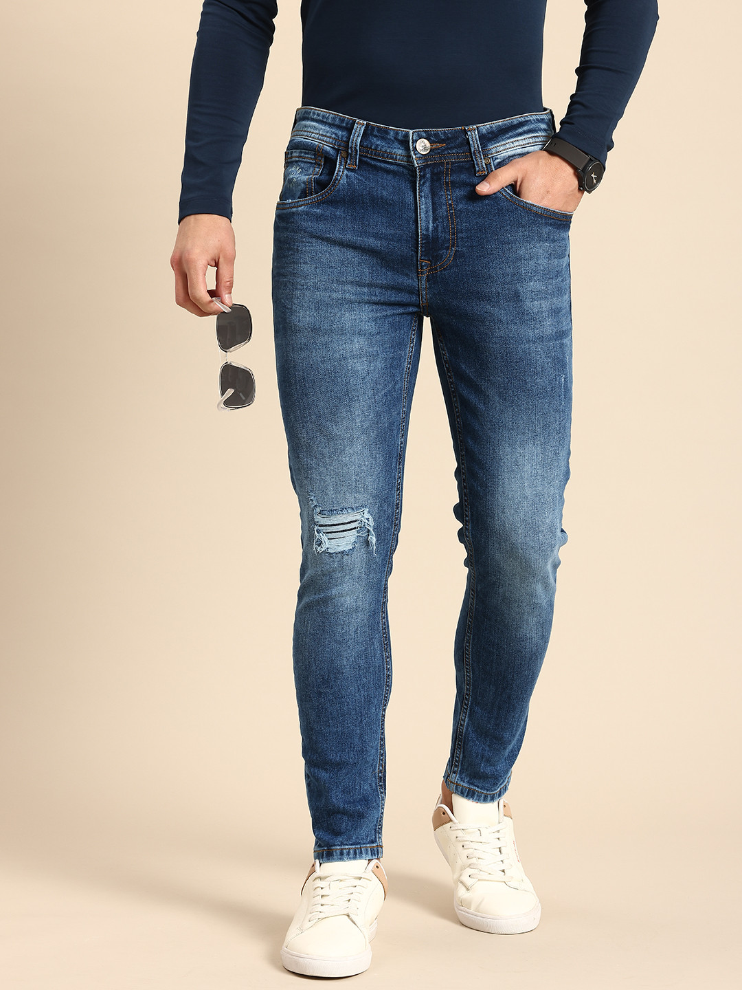 

Being Human Men Mildly Distressed Heavy Fade Stretchable Jeans, Blue