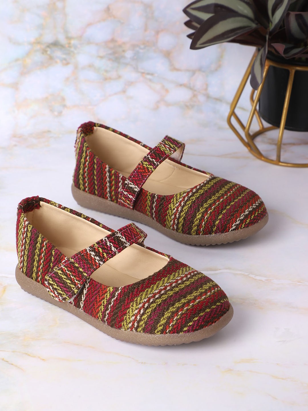 

Minesole Girls Textured Ballerinas, Brown